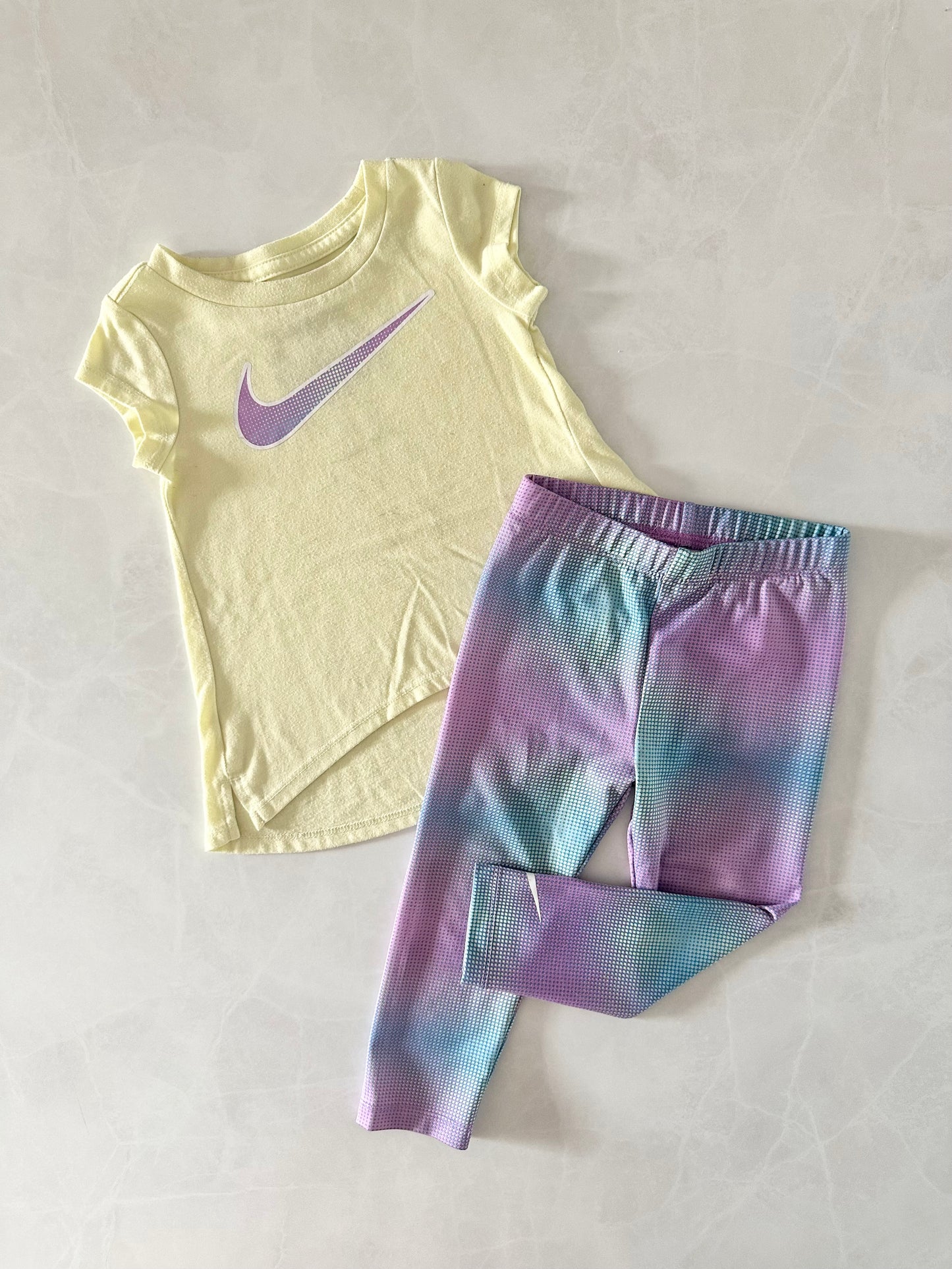 *haut légèrement mousseux* Ensemble 2 mcx - Nike - 2T