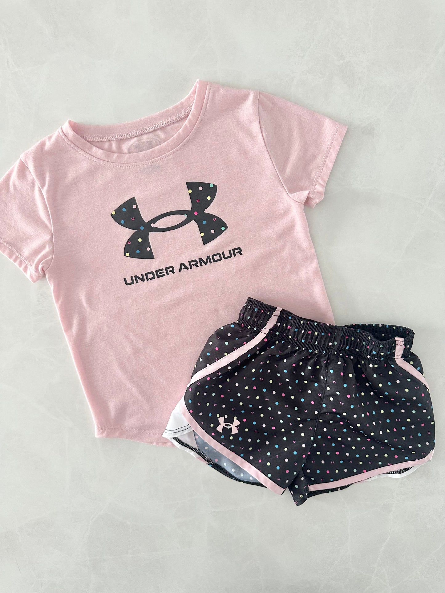 *légèrement mousseux* Ensemble 2 mcx - Under Armour - 4T