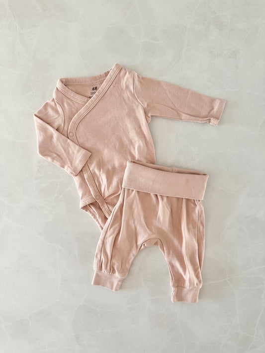 *mini imperfection sur le cache-couche* Ensemble 2 mcx - H&M - 1-2 mois