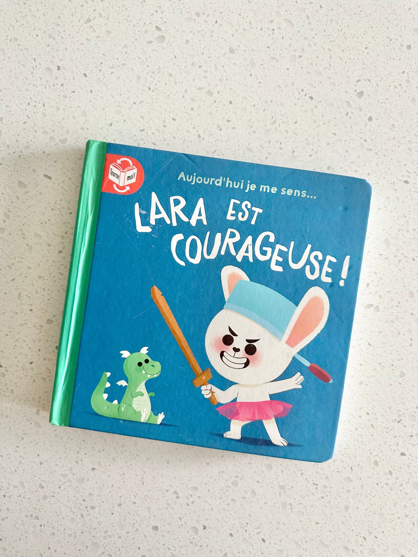 Livre 2 côtés - Lara est courageuse / effrayée