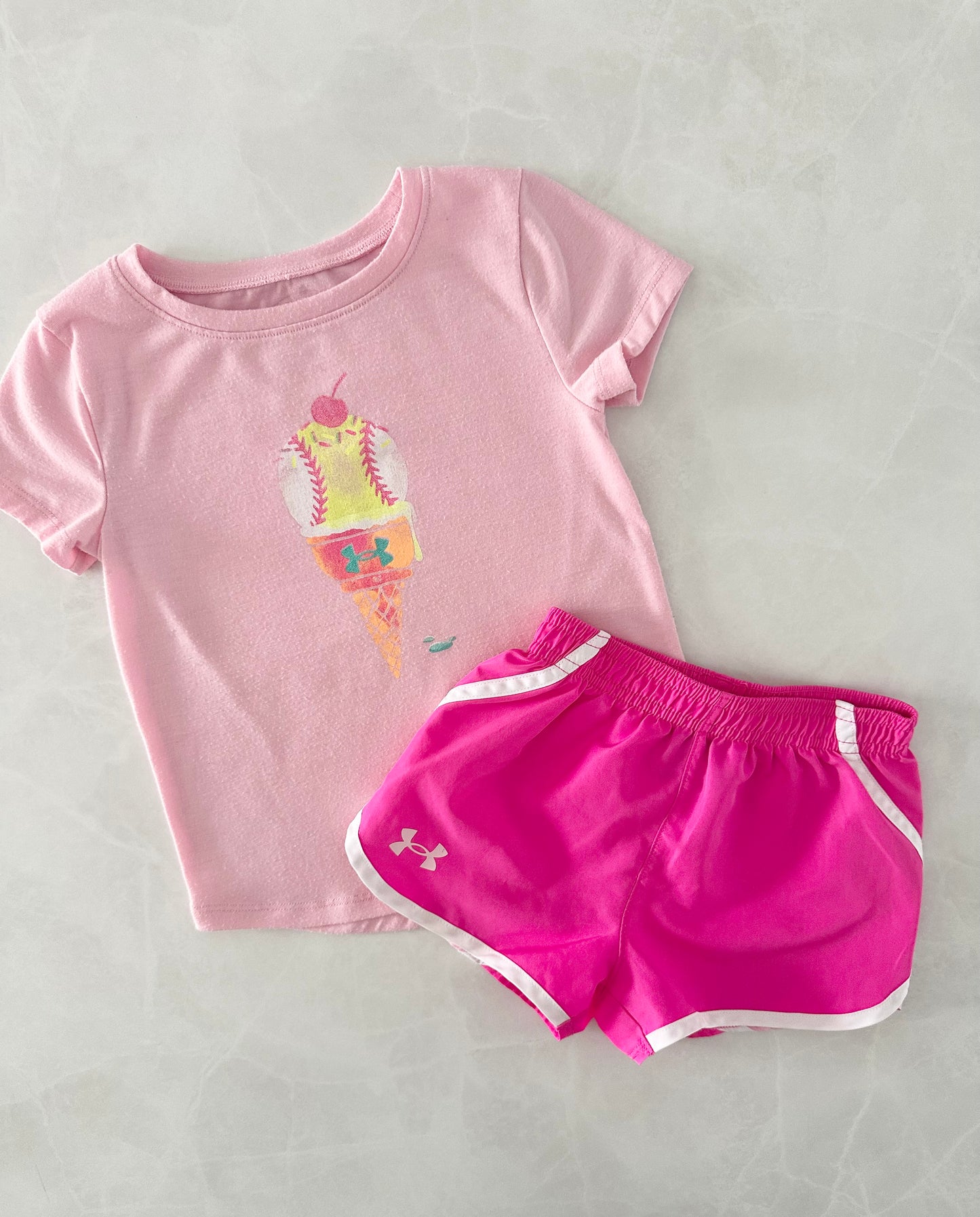 *légèrement mousseux* Ensemble 2 mcx - Under Armour - 3T