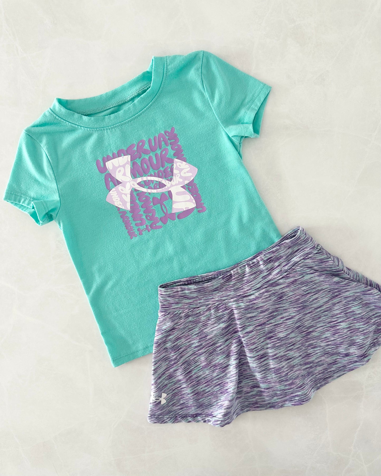 *légèrement mousseux* Ensemble 2 mcx - Under Armour - 3T