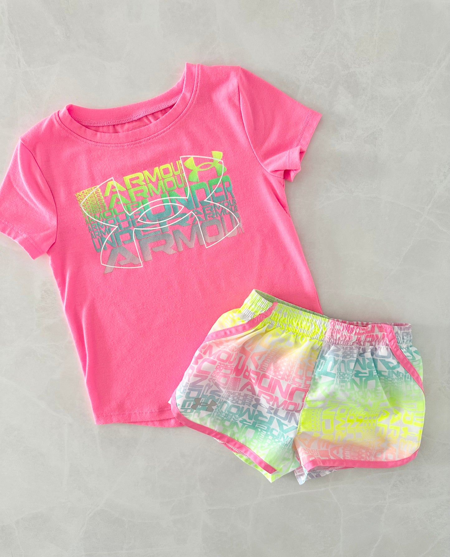 *légèrement mousseux* Ensemble 2 mcx - Under Armour - 3T